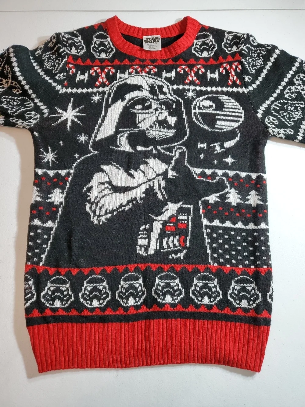 Star Wars Men's Sm (34-36) Black & Red Darth Vader Holiday Sweater